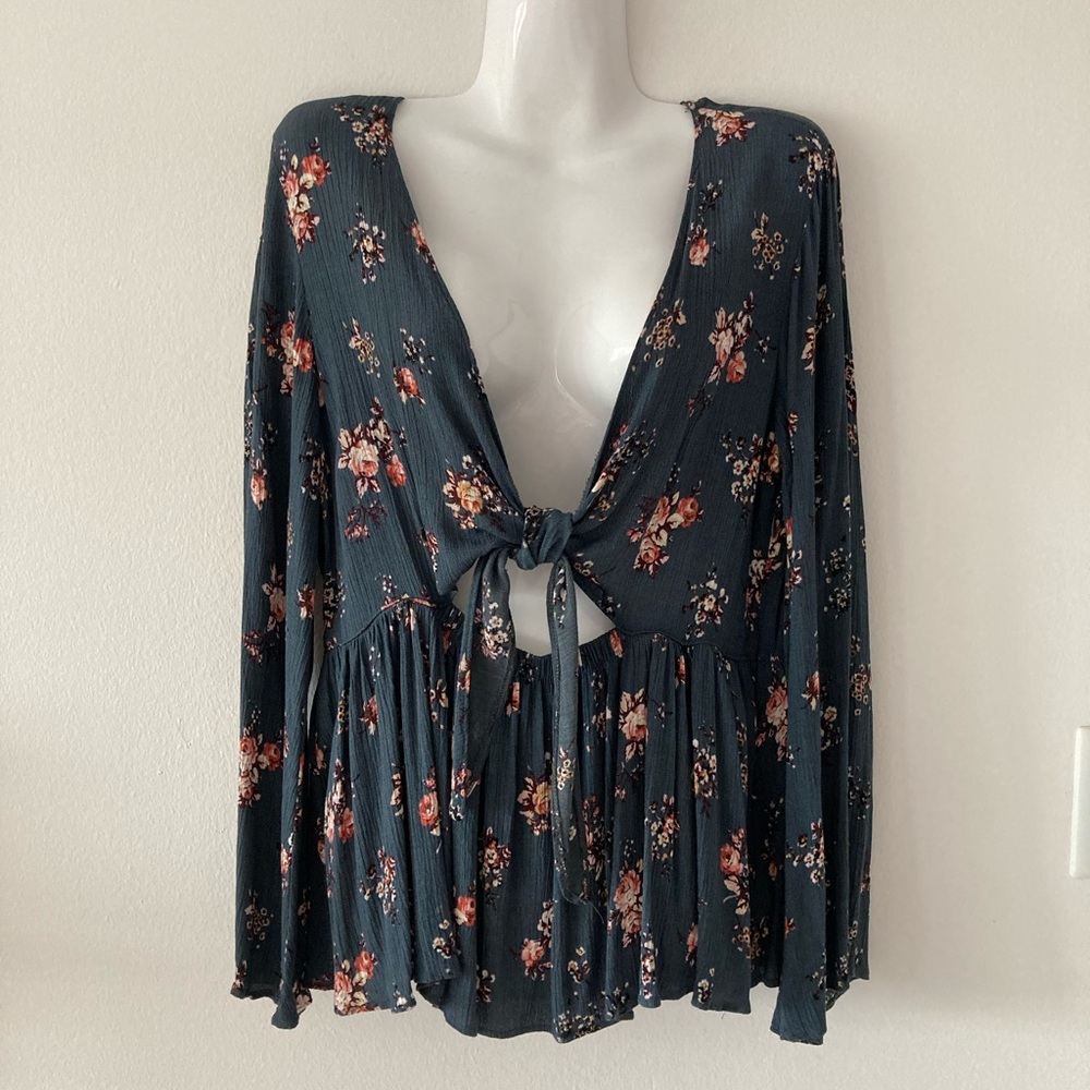 American Eagle Outfitters Tie Front Blouse Size L